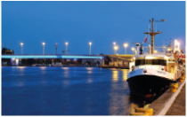 Das Motorschiff Nordica bei Nacht.